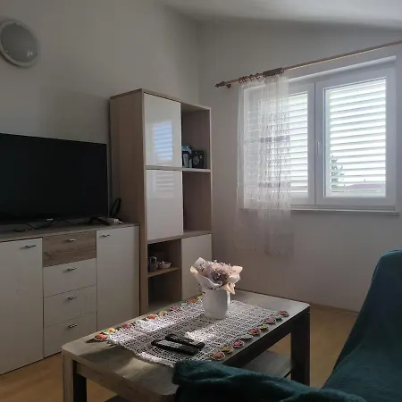 Large For 8 People Apartment Valbandon