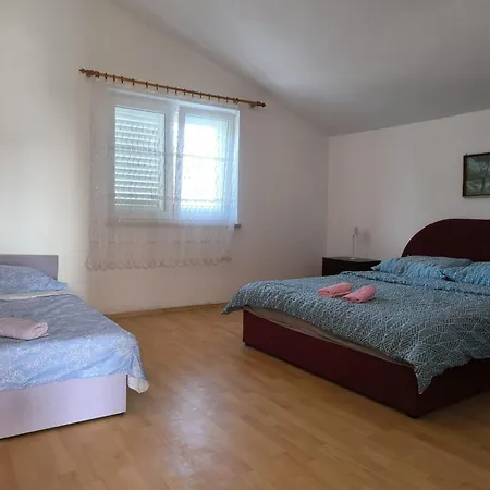 Apartment Large For 8 People