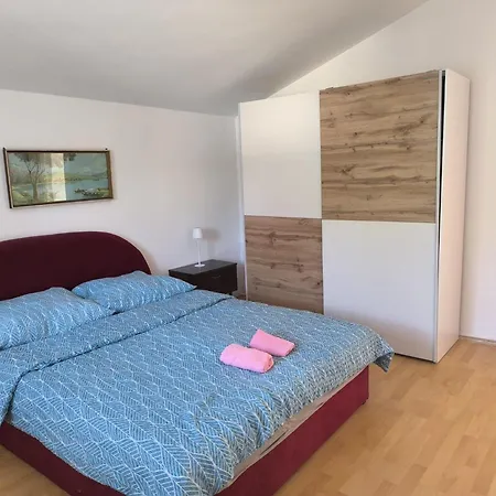 Large For 8 People Apartment