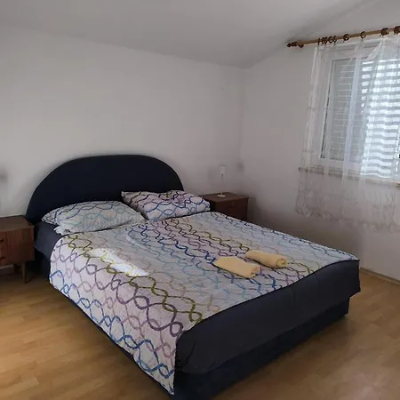 Apartment Large For 8 People