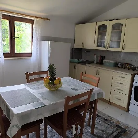 Apartment Large For 8 People Valbandon
