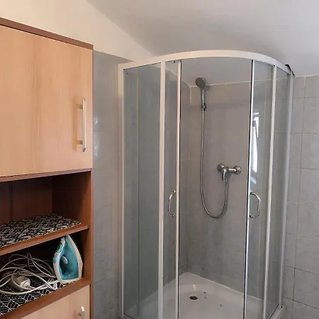 Apartment Large For 8 People
